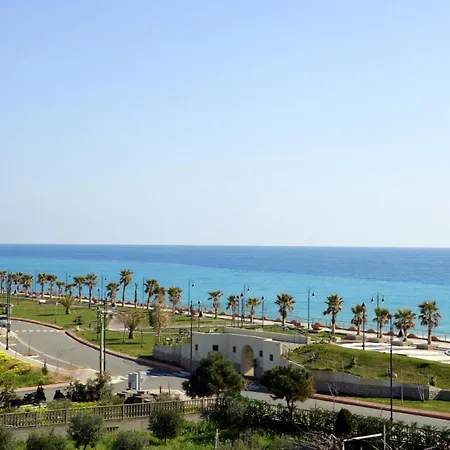 Διαμέρισμα With 2 Bedrooms In With Wonderful Sea View Shared Pool Furnished Balcony 100 M From The Beach