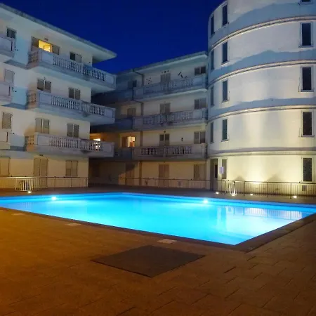 Διαμέρισμα With 2 Bedrooms In With Wonderful Sea View Shared Pool Furnished Balcony 100 M From The Beach *